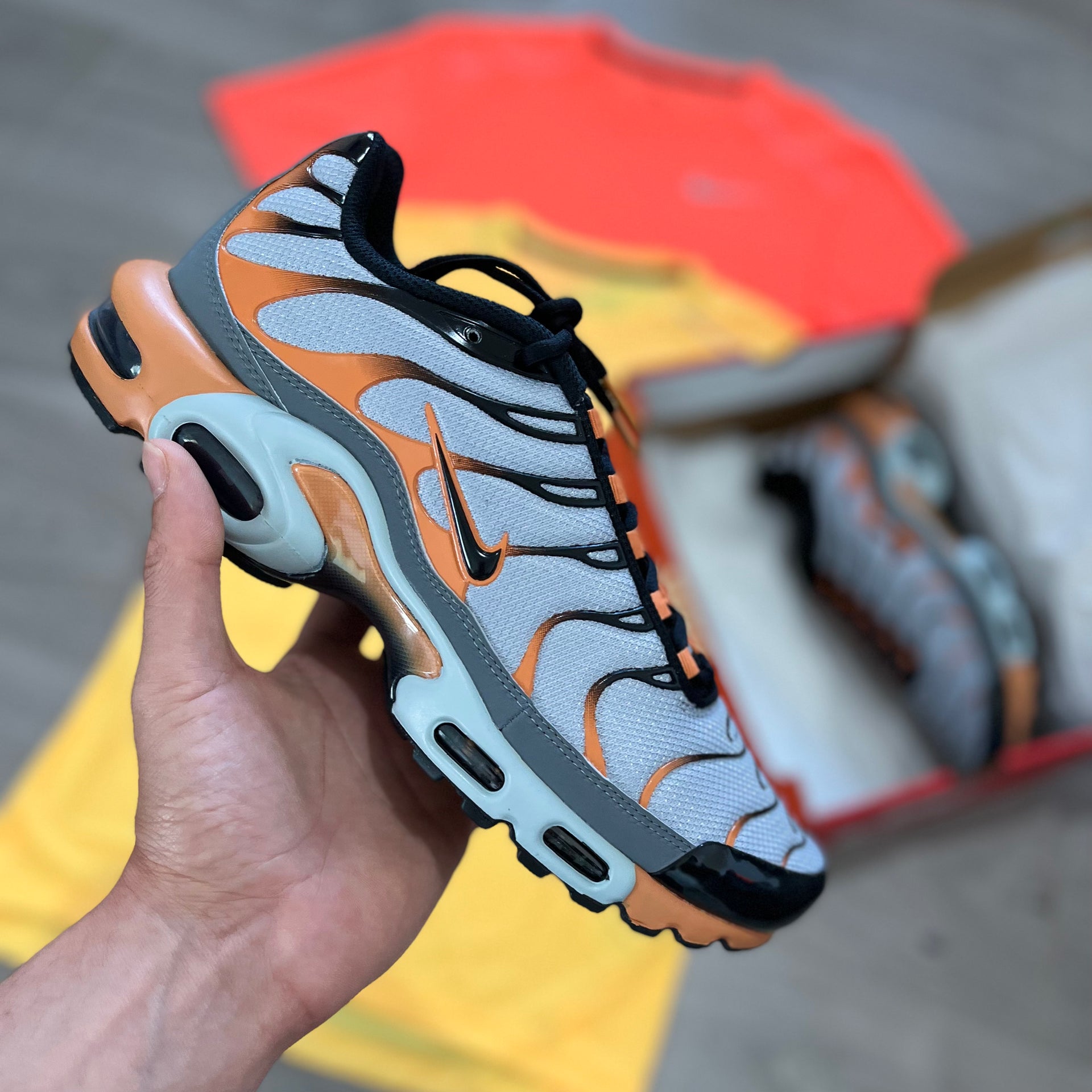 Half blue half orange air max online